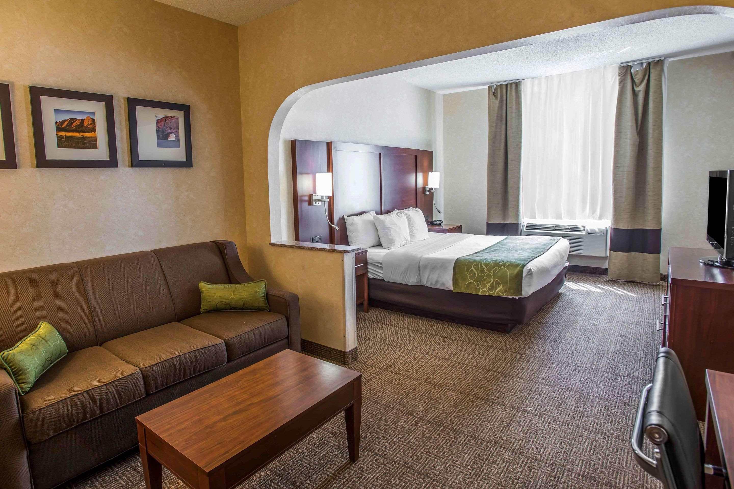 קאסל רוק Comfort Suites מראה חיצוני תמונה