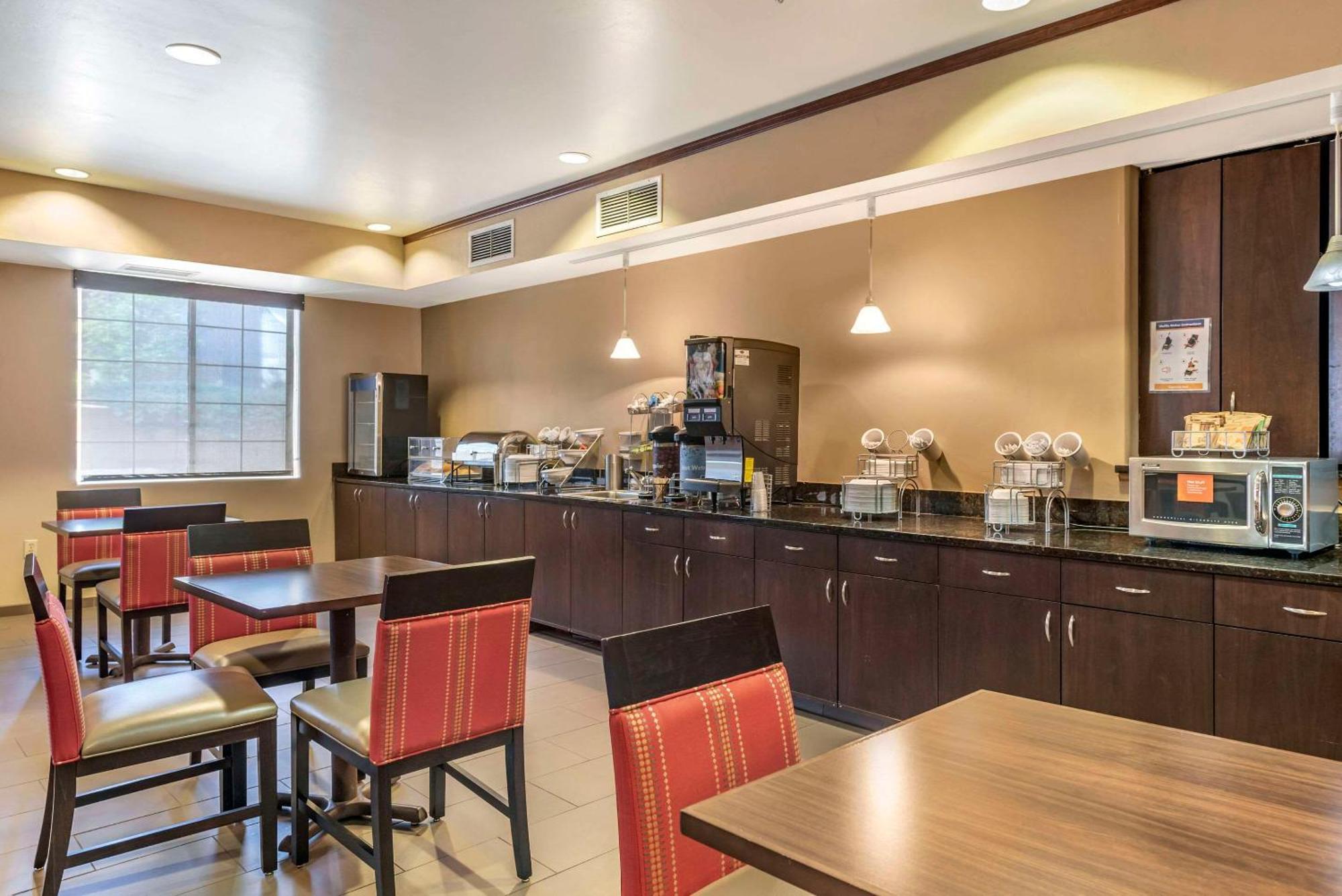 קאסל רוק Comfort Suites מראה חיצוני תמונה