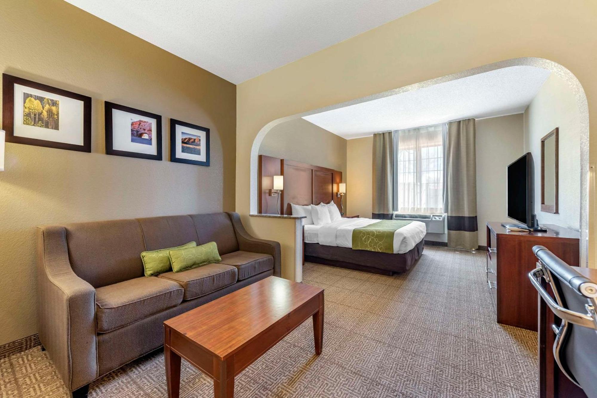 קאסל רוק Comfort Suites מראה חיצוני תמונה