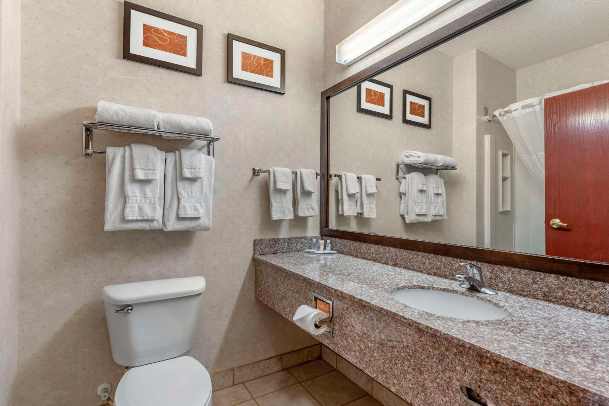 קאסל רוק Comfort Suites מראה חיצוני תמונה
