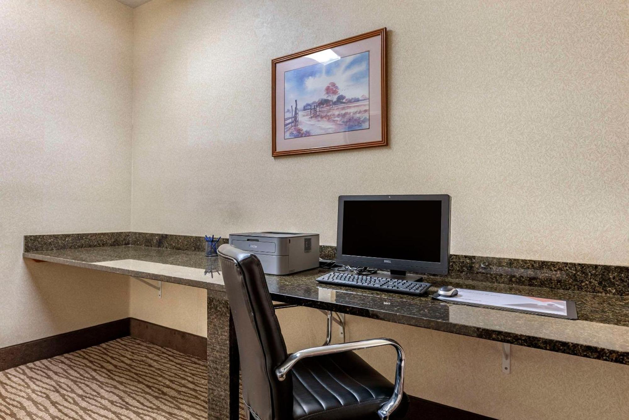קאסל רוק Comfort Suites מראה חיצוני תמונה