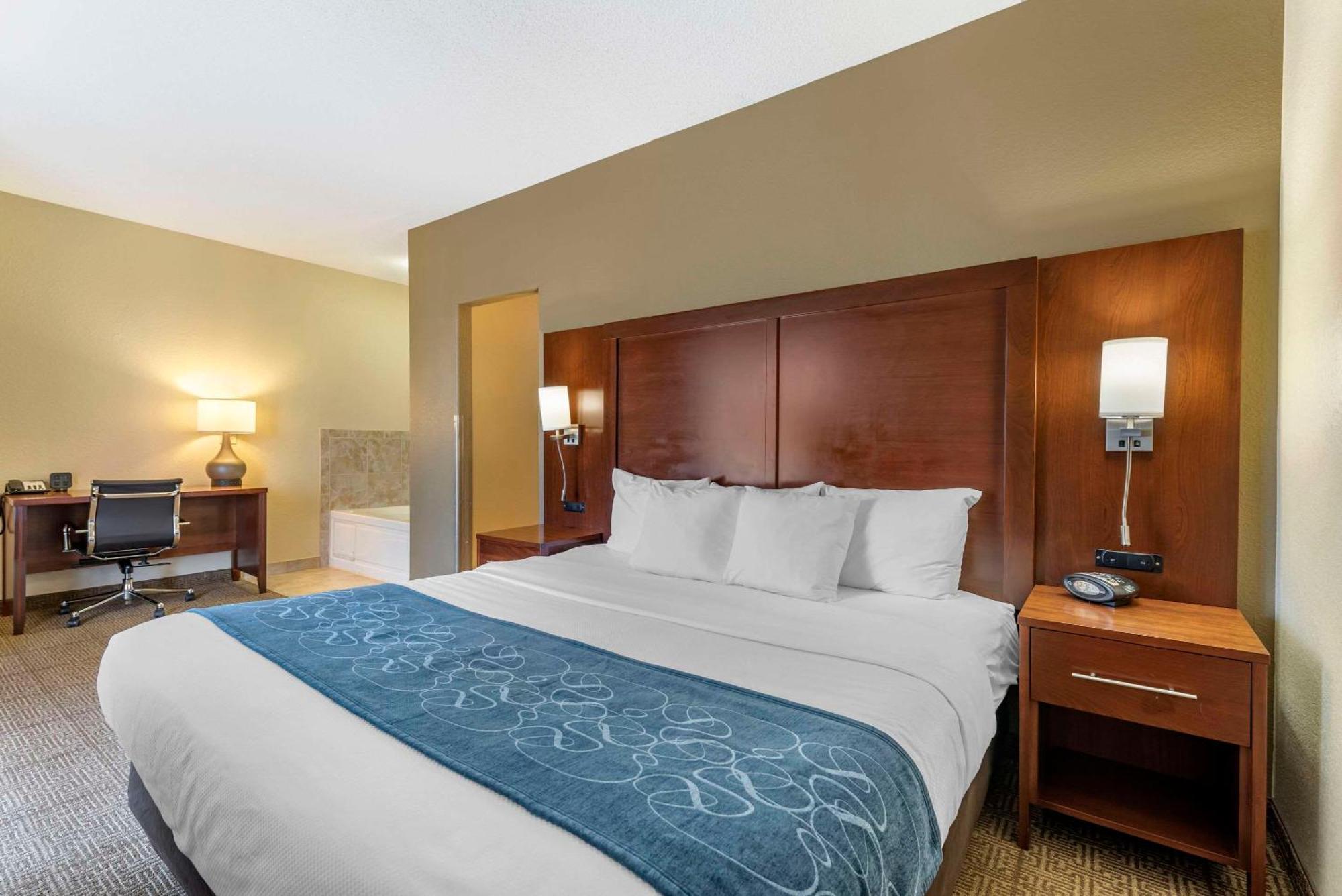 קאסל רוק Comfort Suites מראה חיצוני תמונה