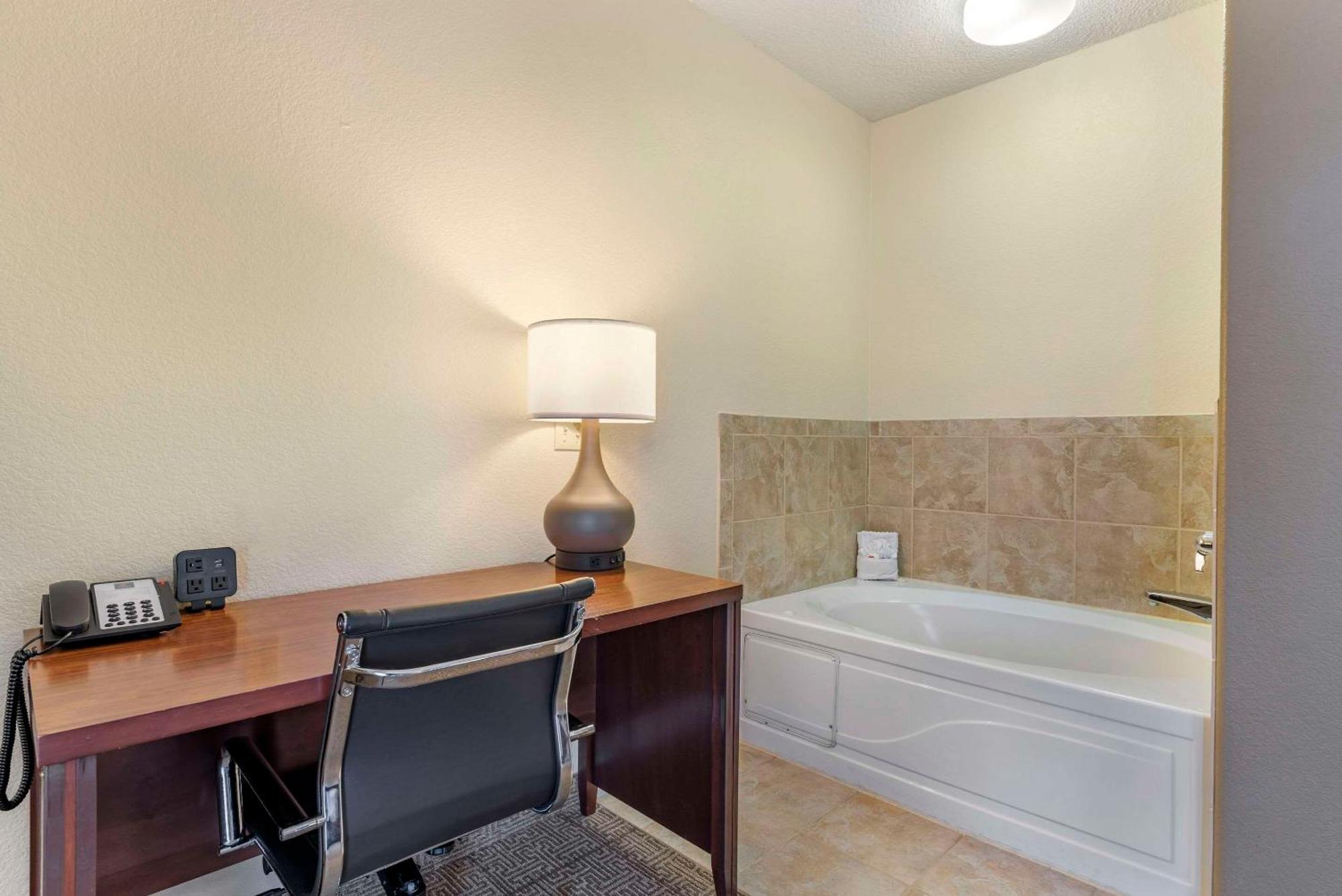 קאסל רוק Comfort Suites מראה חיצוני תמונה